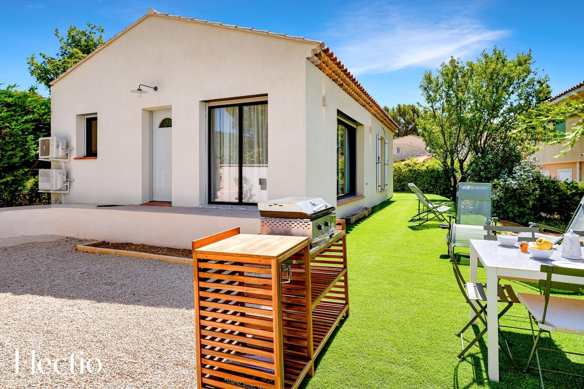 Villa Oliveda - Piscine & Salon Cinema Lourmarin Exteriör bild